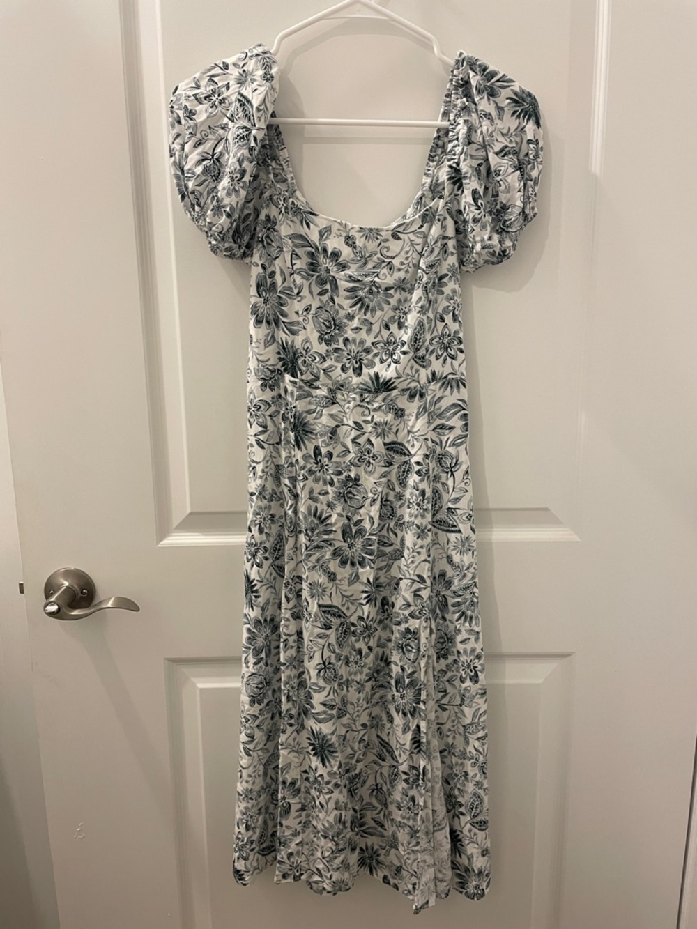 Floral Puff-Sleeve Midi Dress in White and Teal